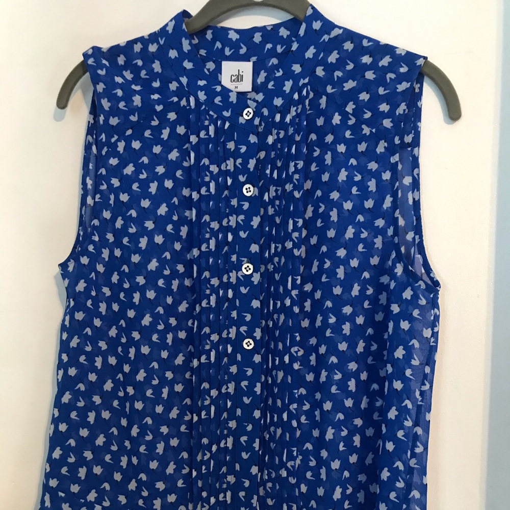 CAbi sleeveless blouse - size M